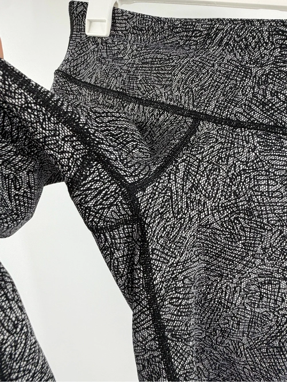 Lululemon Wunder Under Pant Leggings Line Up White Black Printed Size 6 Low Rise